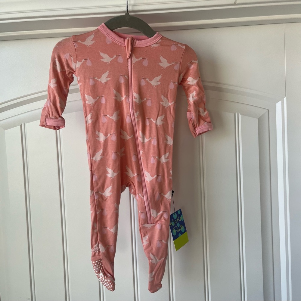 NWT Kickee Pants baby girl sleeper onesie zippy pink storks size 0-3 months